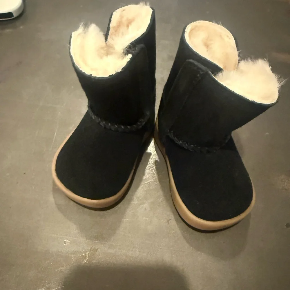 Baby Newborn UGG Keelan Black Suede Fur Crib Boots  Size 0/1  0-6 month, NWOT